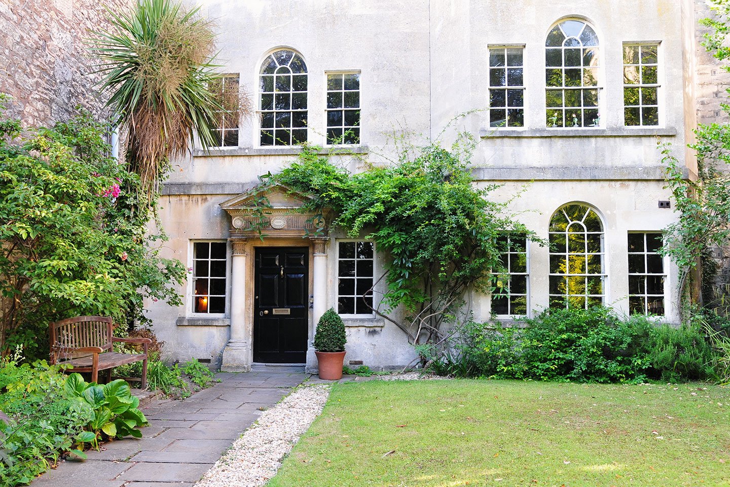 24 Apartment in Historic Villa for Rent